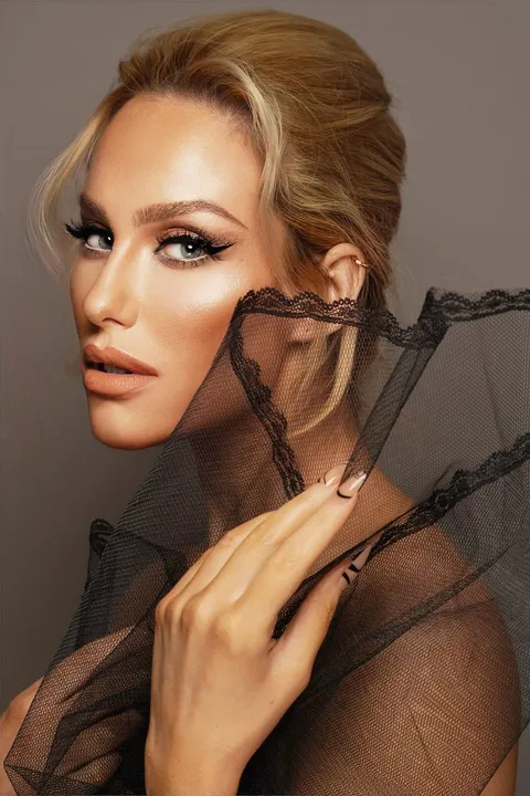 Beauty Photography & Professional Portraits — photograph 131 by Martin Higgs