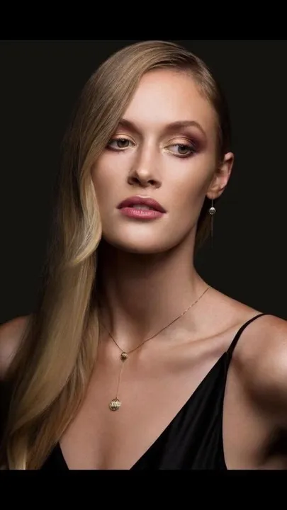 Beauty Photography & Professional Portraits — photograph 414 by Martin Higgs