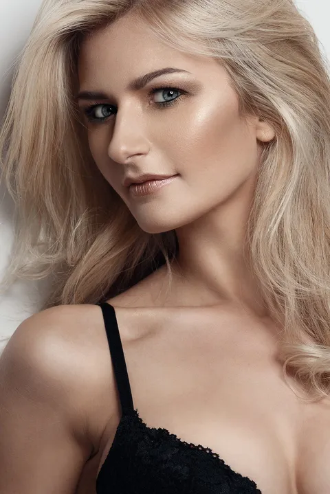 Beauty Photography & Professional Portraits — photograph 316 by Martin Higgs