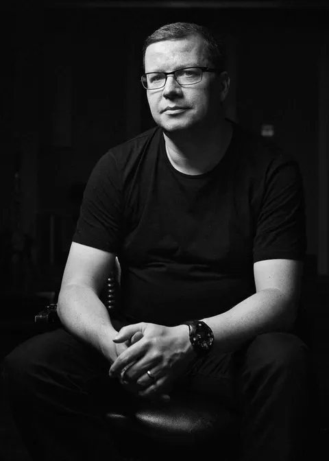 Behind the Scenes — photograph 326 by Martin Higgs